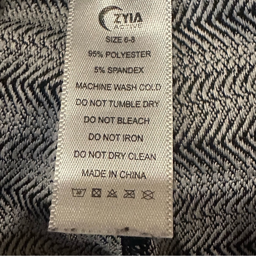 Zyia Active Leggings Aztec Adrenaline Black Gray Striped - Women’s Size 6-8 - Picture 7 of 8